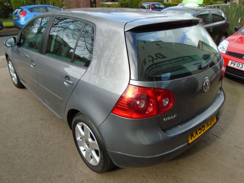 2005 Volkswagen Golf 1.9 TDI Sport image 3