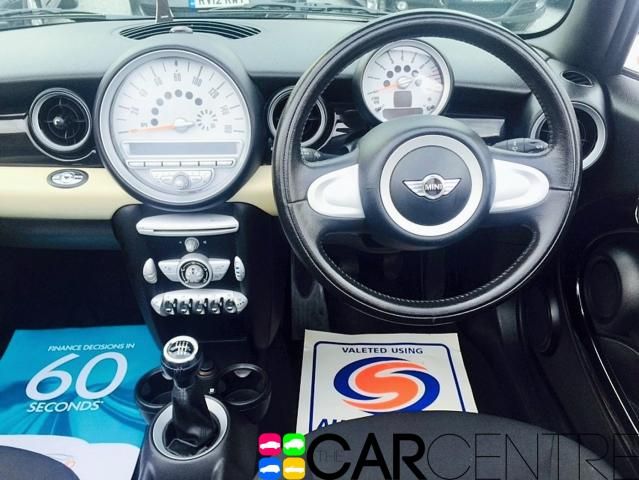 2009 MINI CONVERTIBLE 1.6 COOPER image 4