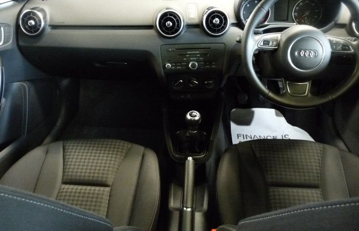 2011 Audi A1 1.6tdi sport image 4