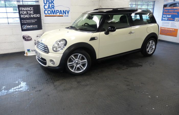 2011 MINI COOPER CLUBMAN 1.6D image 1