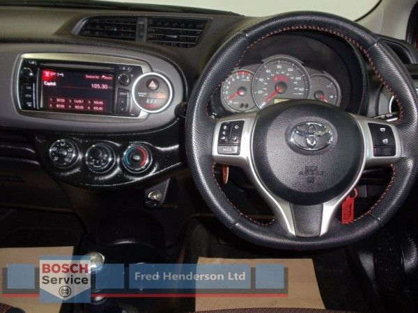 2012 Toyota Yaris 1.33 VVT-i SR 5dr image 4