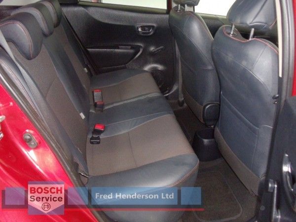 2012 Toyota Yaris 1.33 VVT-i SR 5dr image 5