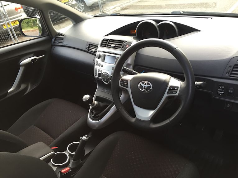 2011 Toyota Verso 2.0 image 4