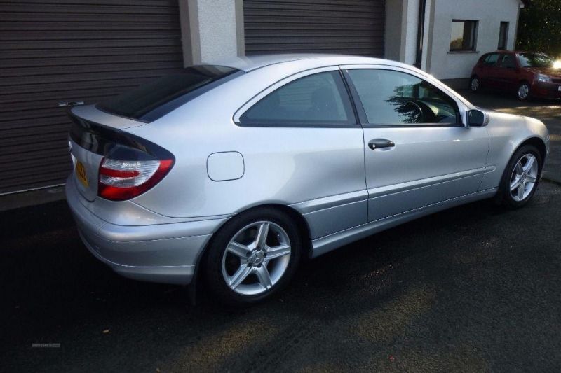 2005 Mercedes Coupe C220 CDi SE image 3