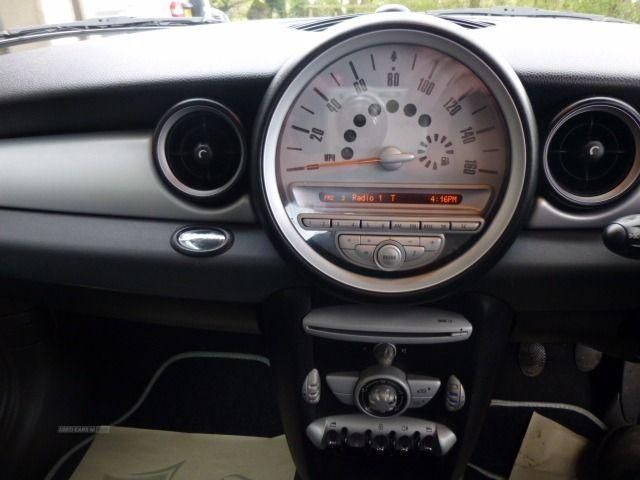 2010 MINI First 1.4 image 5