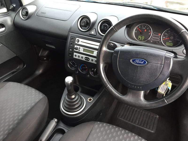 2005 Ford Fiesta image 4