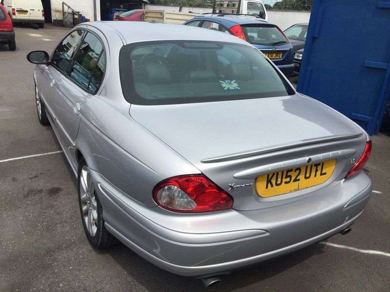 2002 Jaguar X-Type V6 Sport image 2