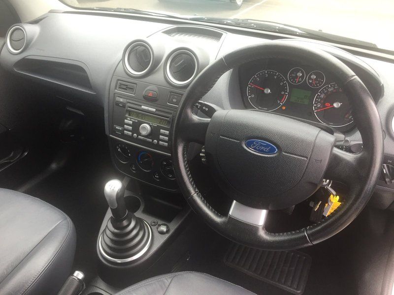 2007 Ford Fiesta image 4