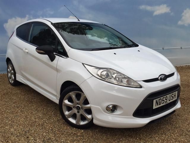 2010 FORD FIESTA 1.6 TITANIUM image 1