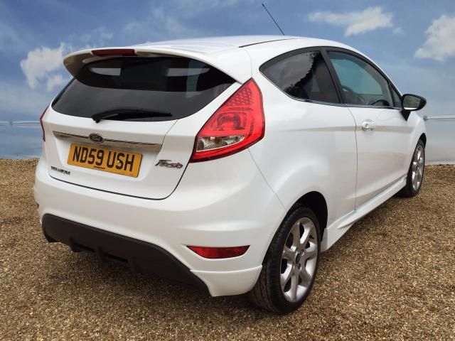 2010 FORD FIESTA 1.6 TITANIUM image 2