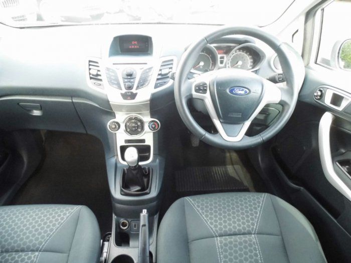 2012 Ford Fiesta 1.4 Zetec image 3