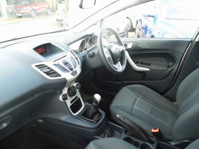2012 Ford Fiesta 1.4 Zetec image 5