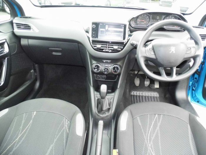 2012 Peugeot 208 1.2 VTi Active image 3