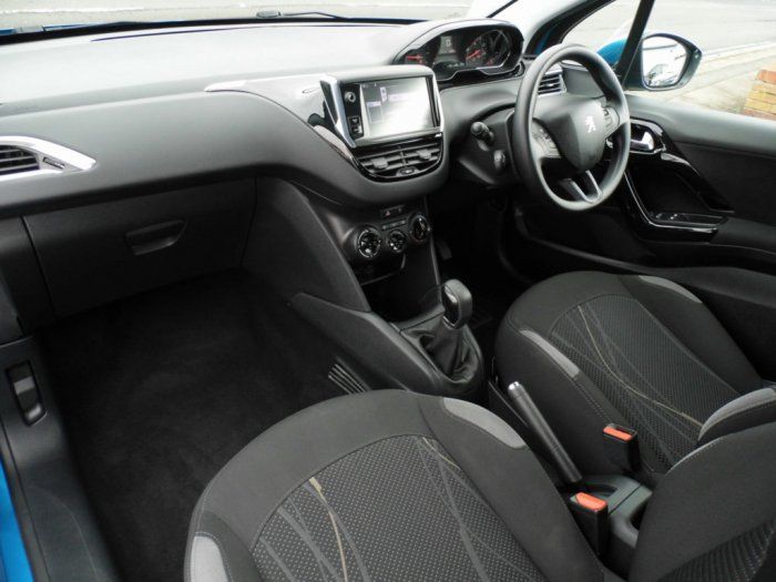 2012 Peugeot 208 1.2 VTi Active image 4