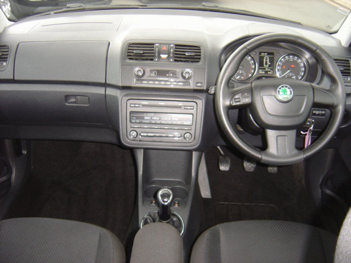 2011 Skoda Fabia 1.6 TDI image 3