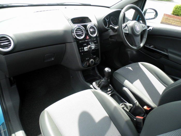 2010 Vauxhall Corsa 1.4 i 16v SE image 4