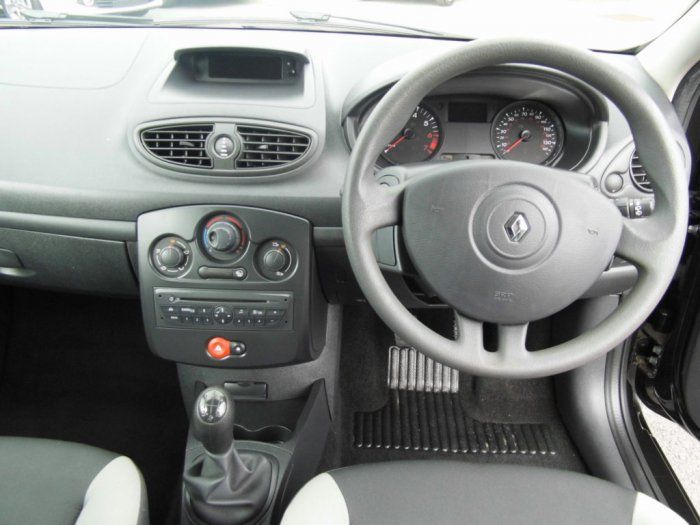 2010 Renault Clio 1.2 16v Extreme image 3