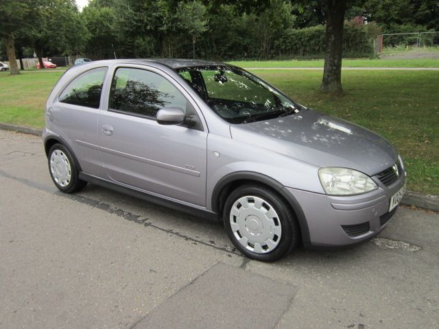 2005 Vauxhall Corsa Design image 1