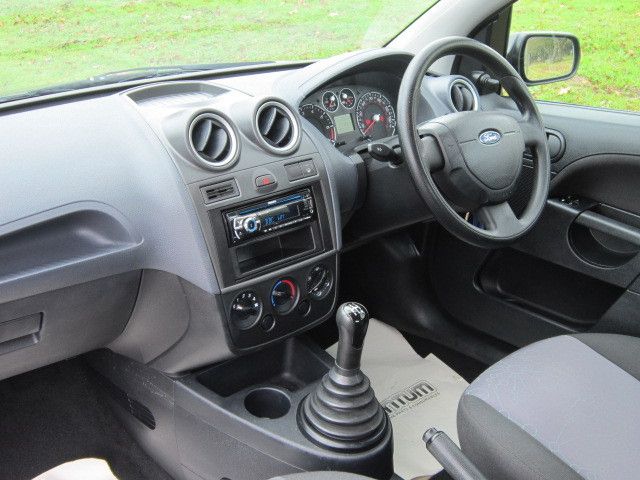 2007 Ford Fiesta image 4