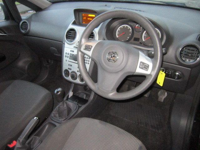 2011 Vauxhall Corsa image 4
