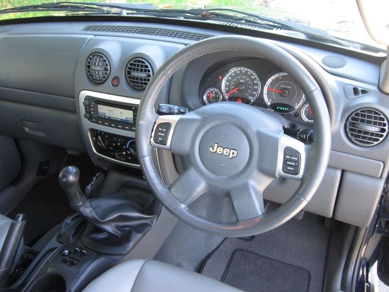 2007 Jeep Cherokee Limited CRD 4X4 image 5
