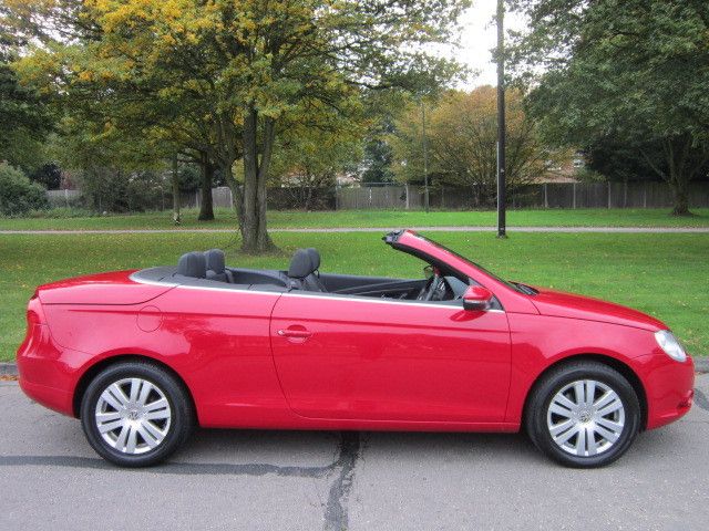2010 Volkswagen Eos TSI S image 2
