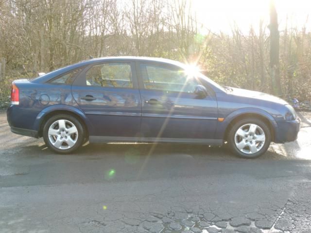 2004 VAUXHALL VECTRA 2.2 LS image 3
