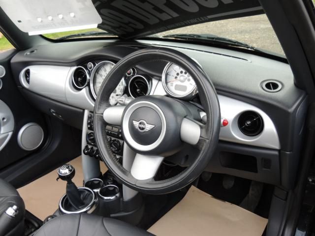 2004 MINI CONVERTIBLE 1.6 COOPER image 4