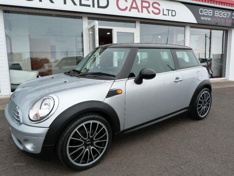 2009 MINI Cooper 1.6 image 1
