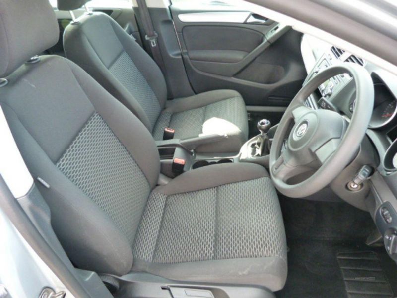 2010 Volkswagen Golf S TDI image 4