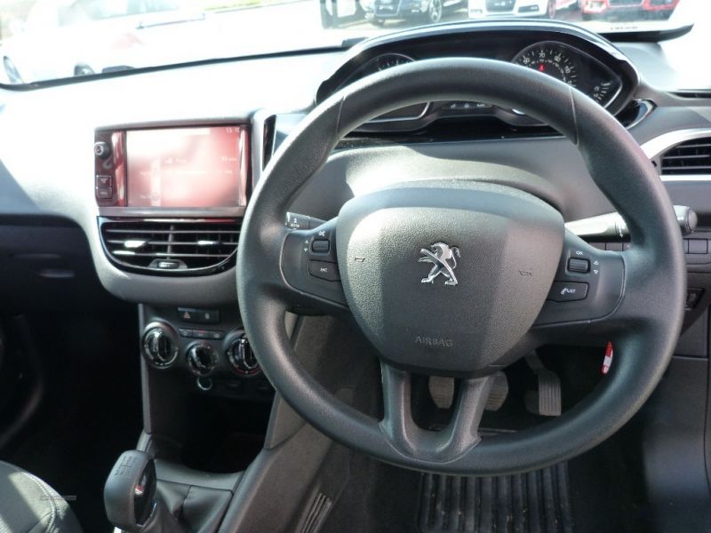 2013 Peugeot 208 1.4 HDi Active image 5