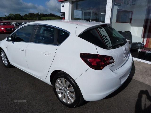 2012 Vauxhall Astra 1.7 CDTi image 3