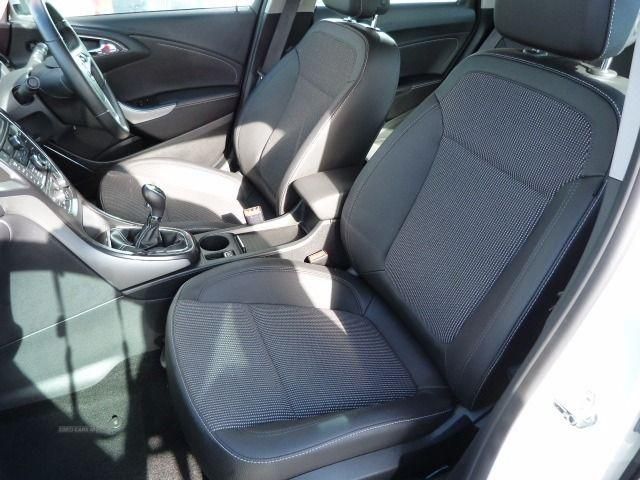 2012 Vauxhall Astra 1.7 CDTi image 4