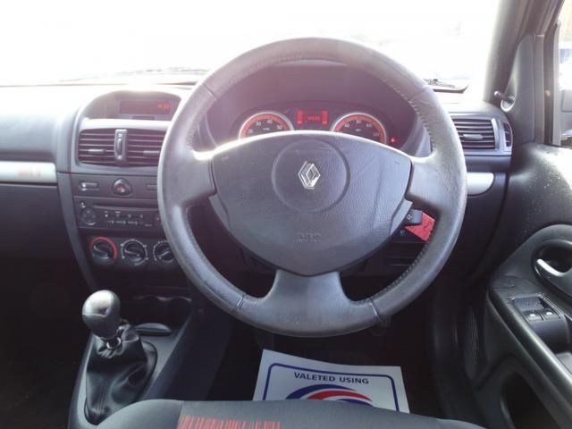 2004 RENAULT CLIO 1.1 image 4