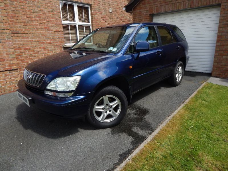 2001 Lexus RX300 image 1