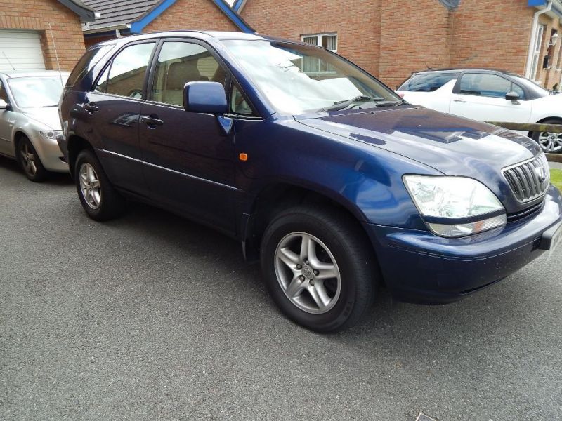 2001 Lexus RX300 image 3