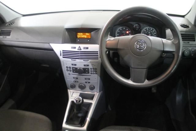 2009 VAUXHALL ASTRA 1.6 image 4