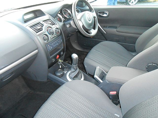 2006 RENAULT MEGANE 1.4VVT-I DYNAMIQUE image 4