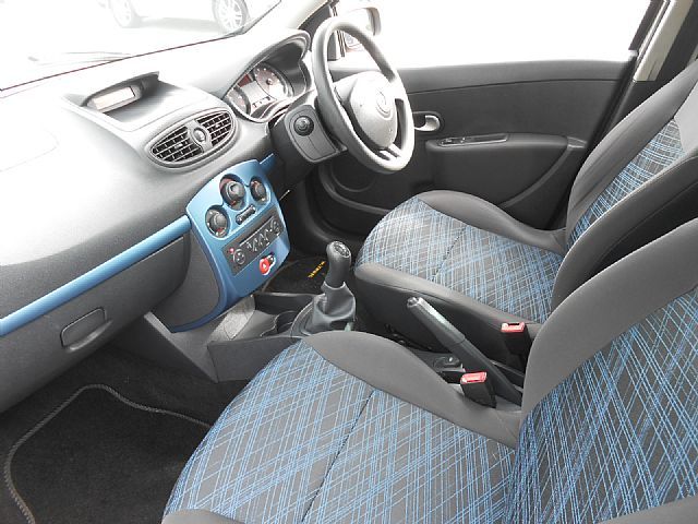 2009 RENAULT CLIO ESTATE 1.2 EXPRESSION image 4