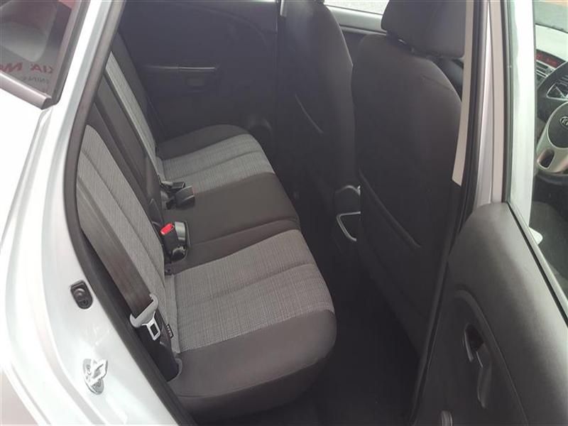 2010 KIA Venga 1.4 1 Hatchback 5dr image 4