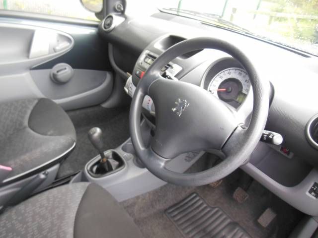 2010 PEUGEOT 107 1.0 Urban image 4