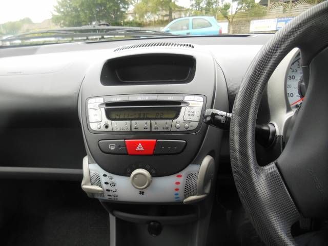 2009 PEUGEOT 107 1.0 Urban image 5