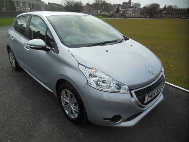 2014 PEUGEOT 208 1.2 VTi image 1