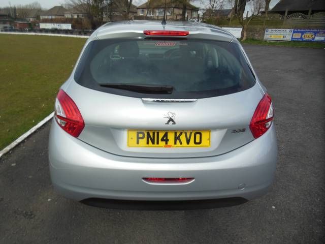 2014 PEUGEOT 208 1.2 VTi image 2
