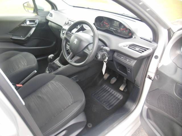 2014 PEUGEOT 208 1.2 VTi image 4