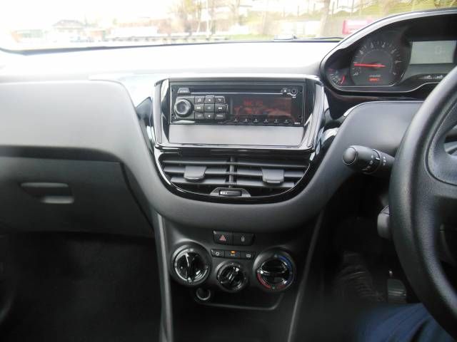 2014 PEUGEOT 208 1.2 VTi image 5