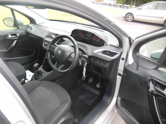 2014 PEUGEOT 208 1.2 VTi image 4