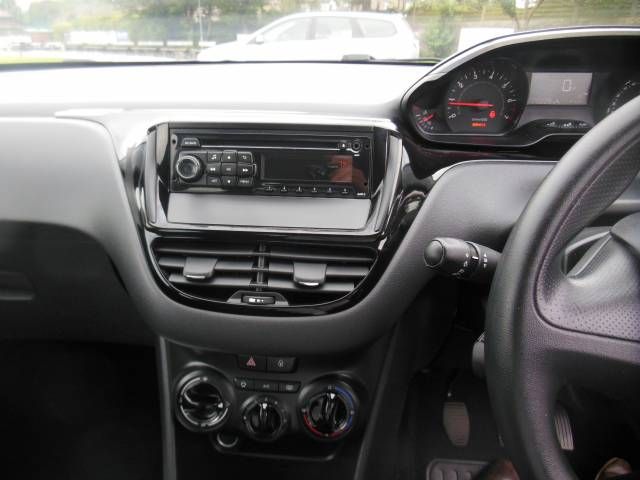 2014 PEUGEOT 208 1.2 VTi image 5