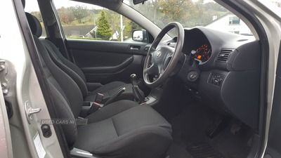 2003 Toyota Avensis 2.0 D-4D image 4