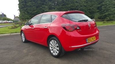 2013 Vauxhall Astra 2.0 CDTI SE image 2